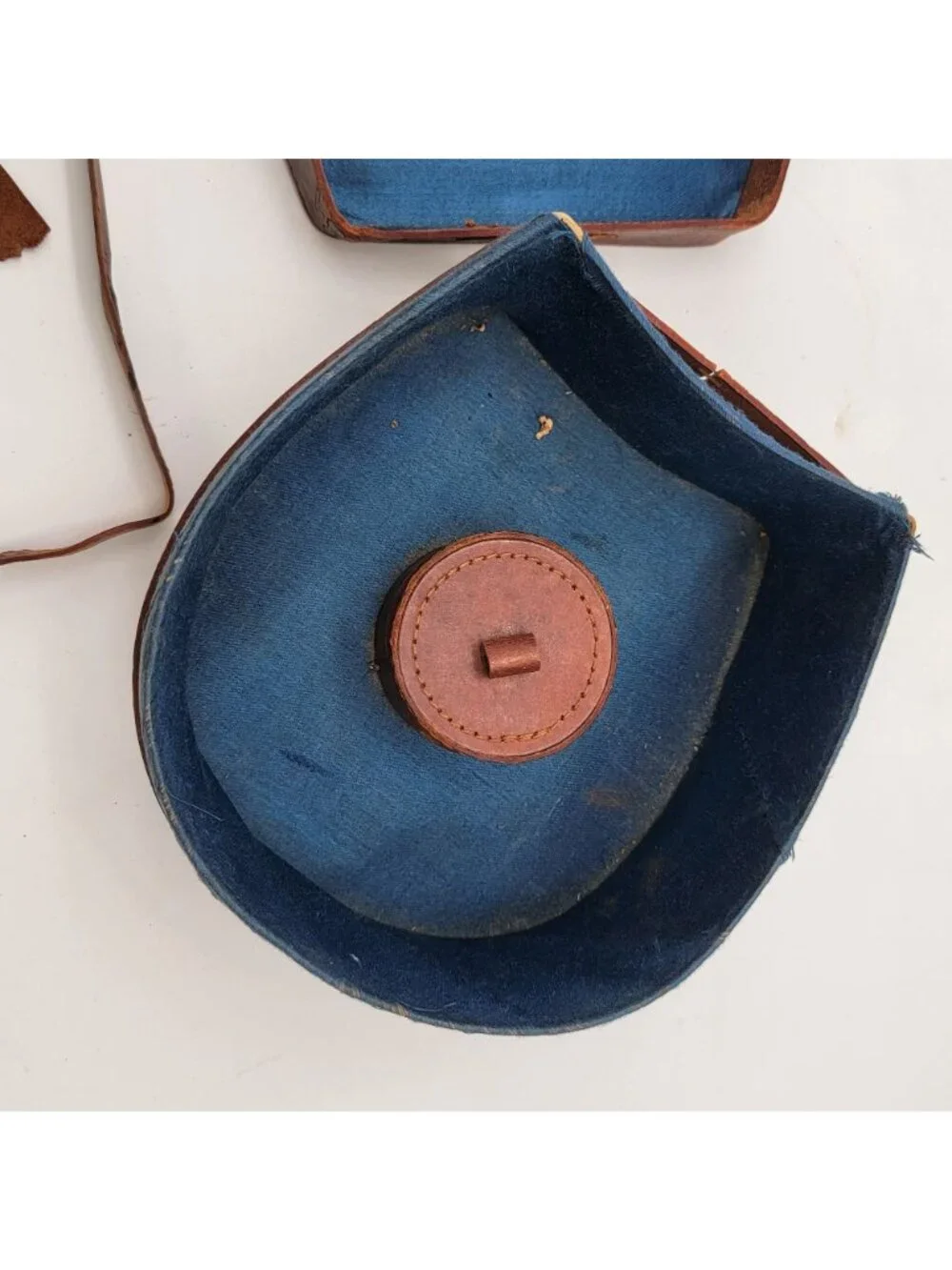 Antique Edwardian Antique Leather Collar Box